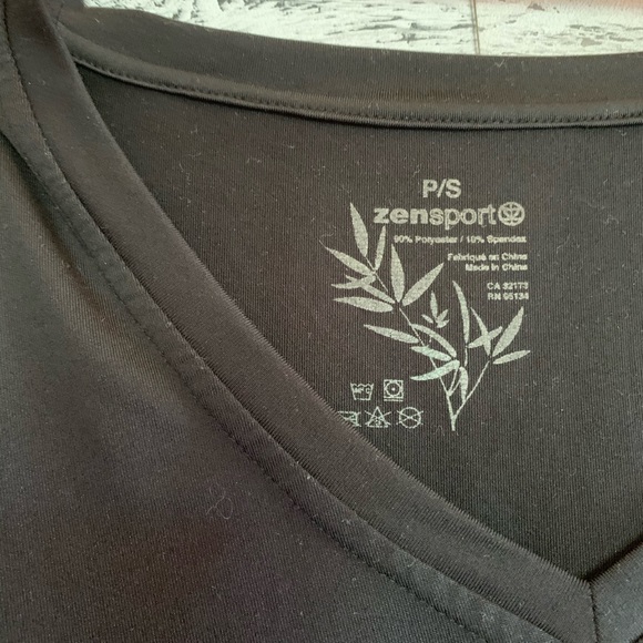 sports t-shirt👚 - Picture 2 of 3